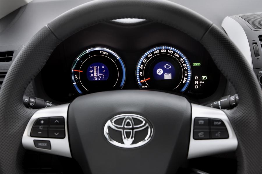  Toyota Auris HSD 2010 года  (фото 36 из 111)